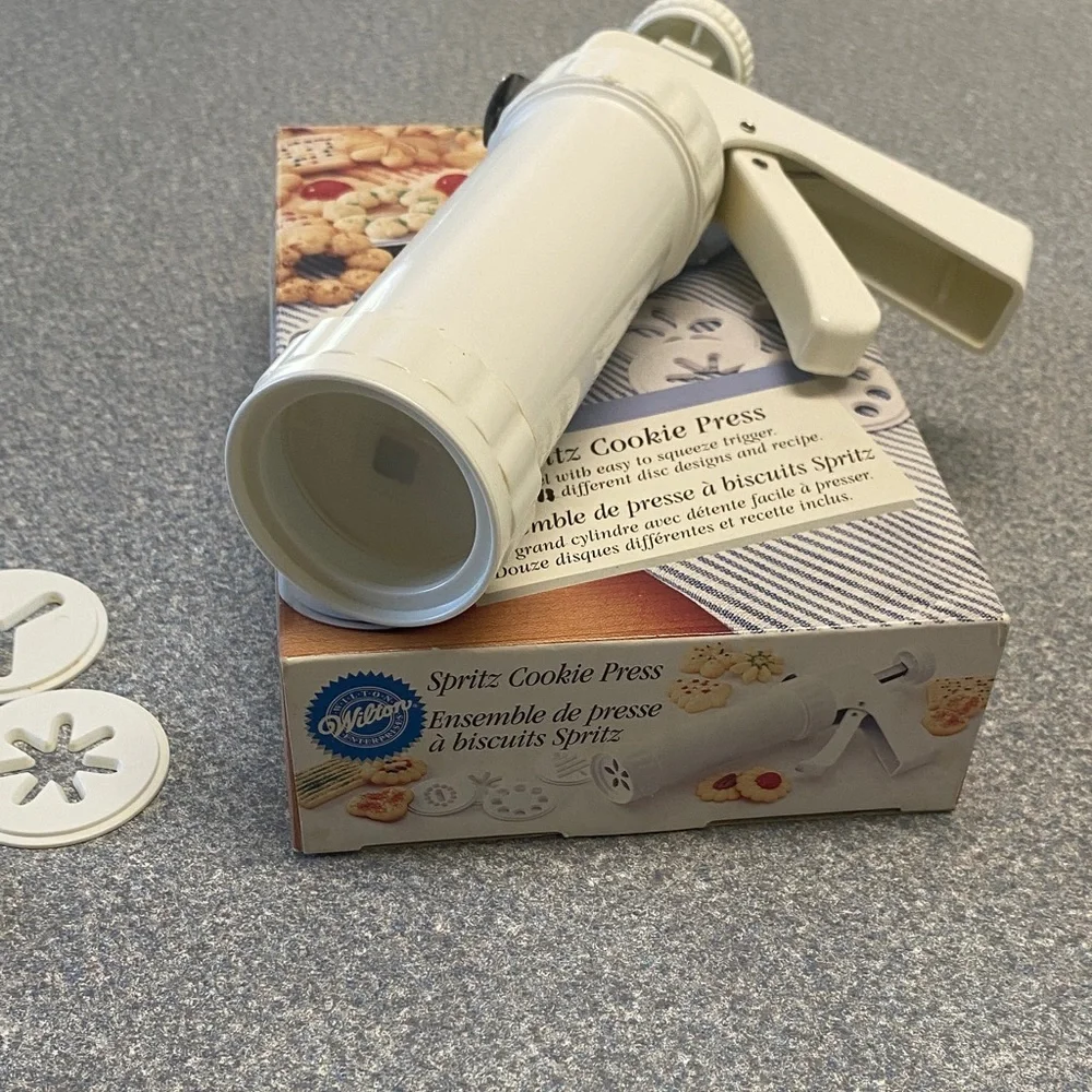 Wilton White Cookie Press with Assorted Discs